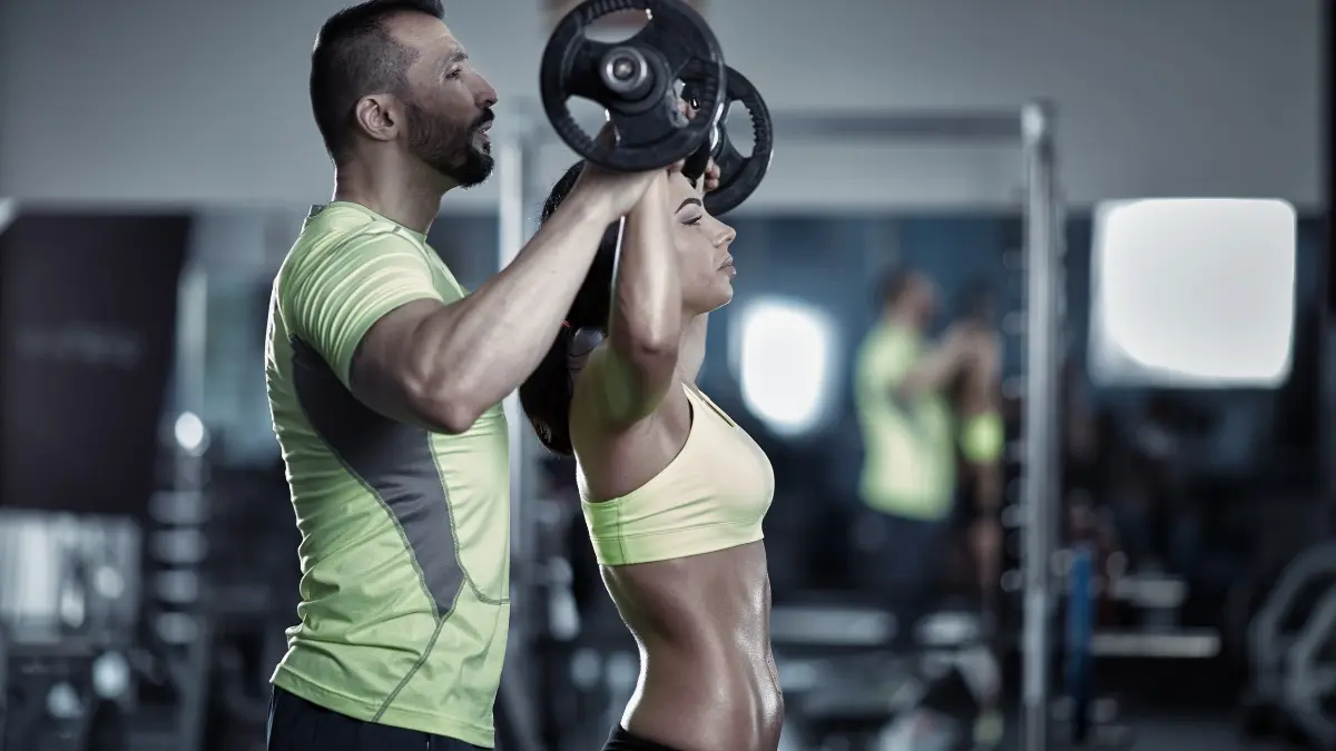 Para ser personal trainer precisa ser formado em educação física
